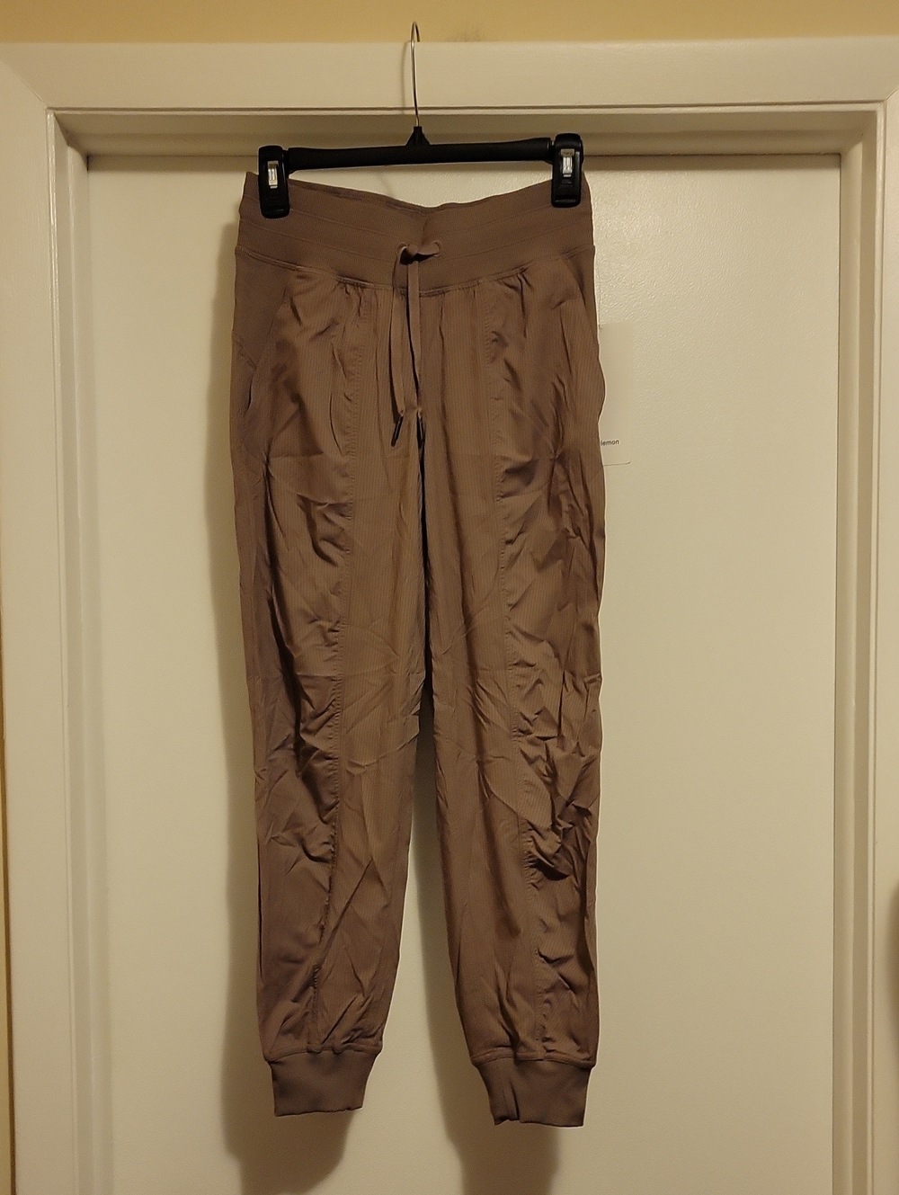 NWT: lululemon Dance Studio MR 7/8 Jogger